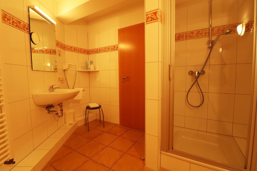 Hotel Central Цефен Екстер'єр фото