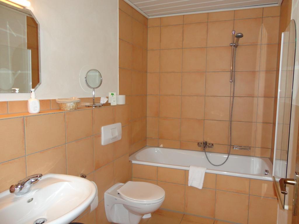 Hotel Central Цефен Екстер'єр фото